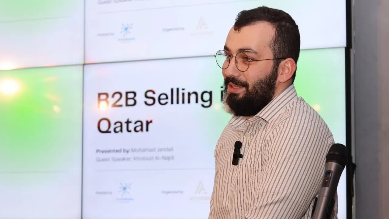 Mohamad Jandali presenting the B2B Selling in Qatar workshop